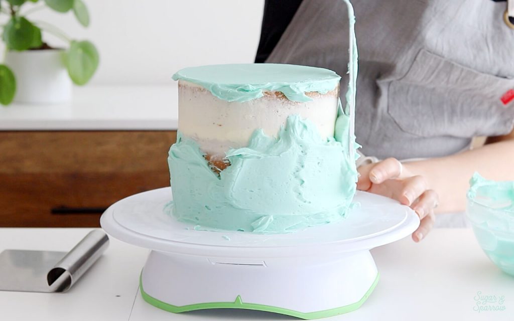 add buttercream frosting to the cake