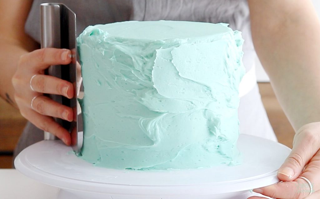 Smoother icing for buttercream cakes