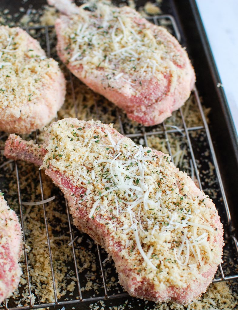 How to grill pork chops in the oven on a plate