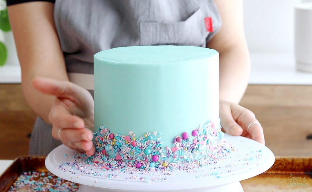 how to sprinkle on buttercream cake