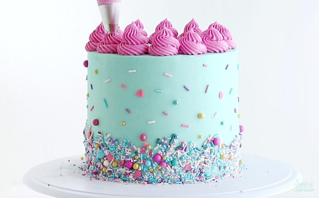 wilton tip 4b swirls on the cake