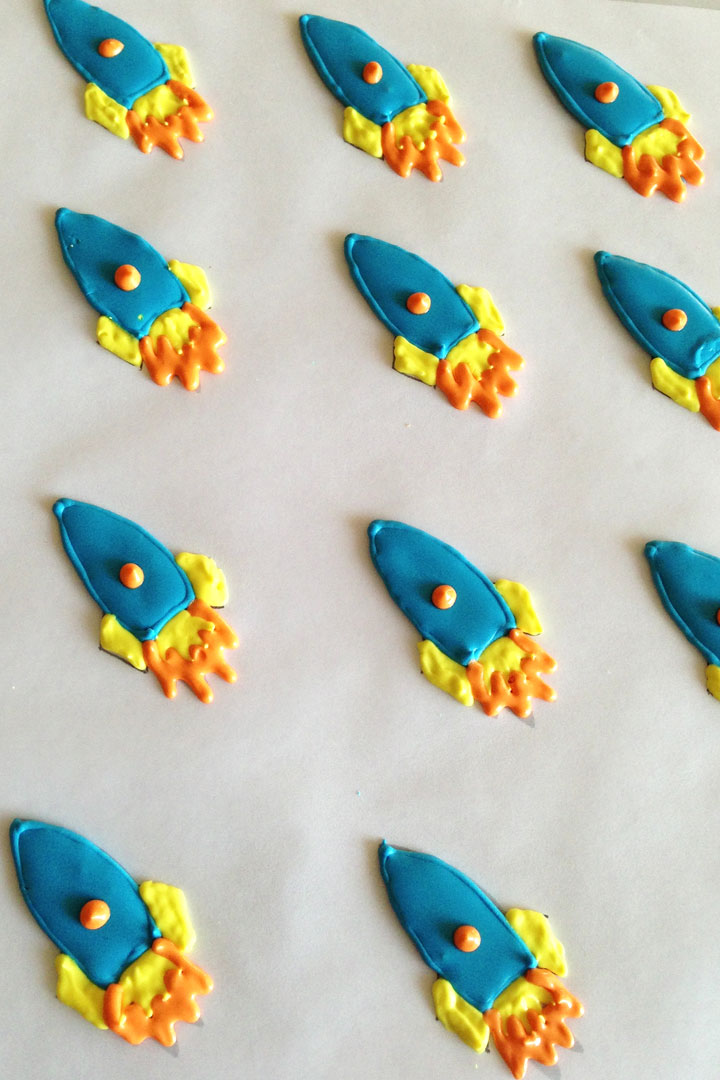 Blue rockets made with royal icing are used to decorate on cakes and cupcakes.