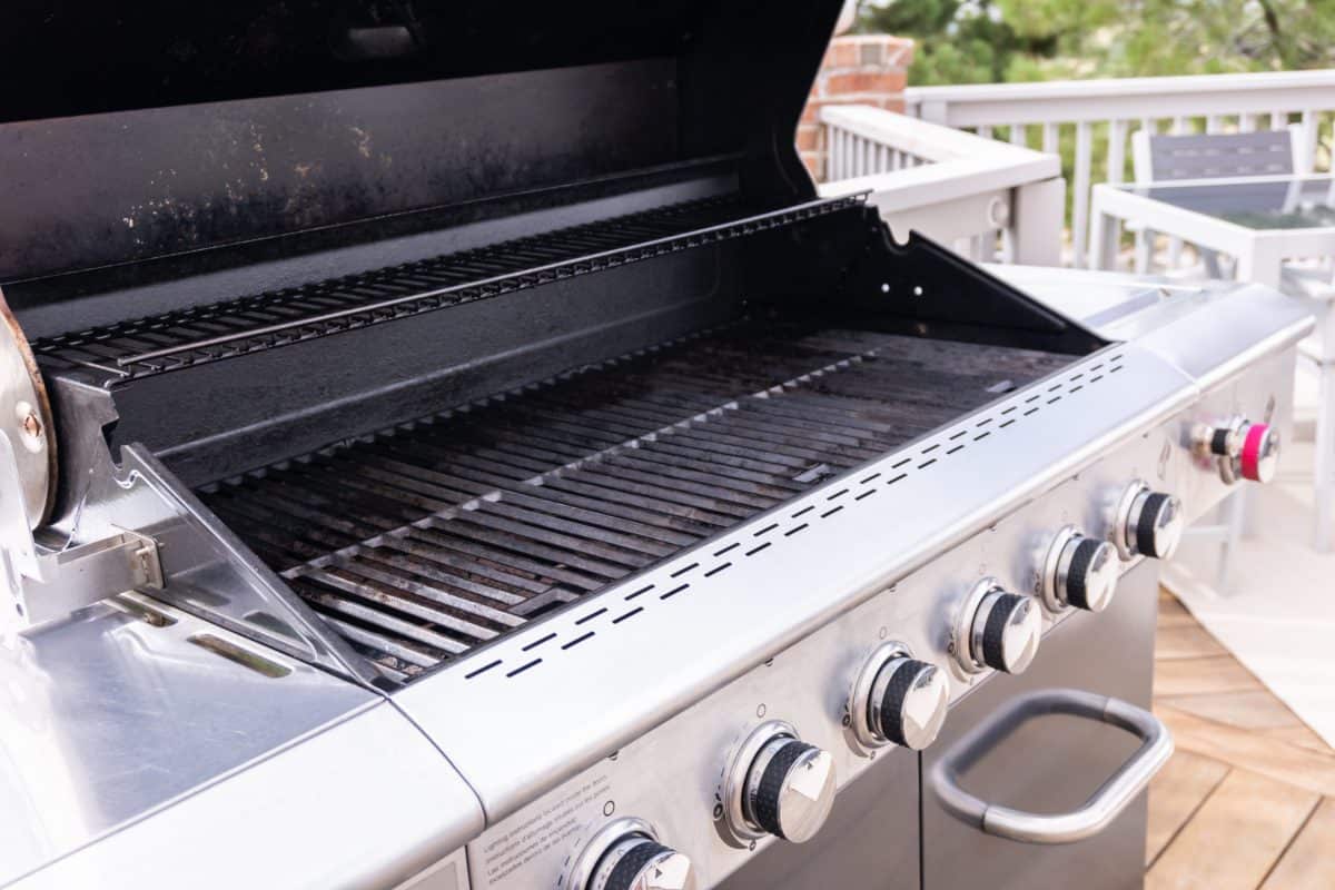 Used 6 oven gas grill with open lid