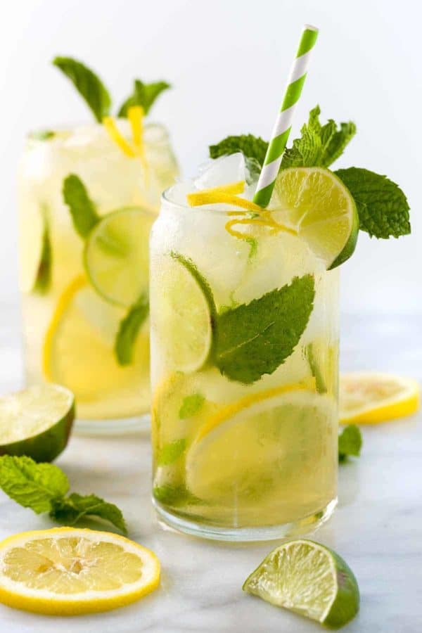 Two cups of iced green tea with lemon slices