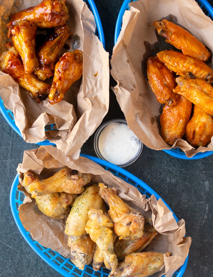 cooked chicken wings in basket with farm in the middle