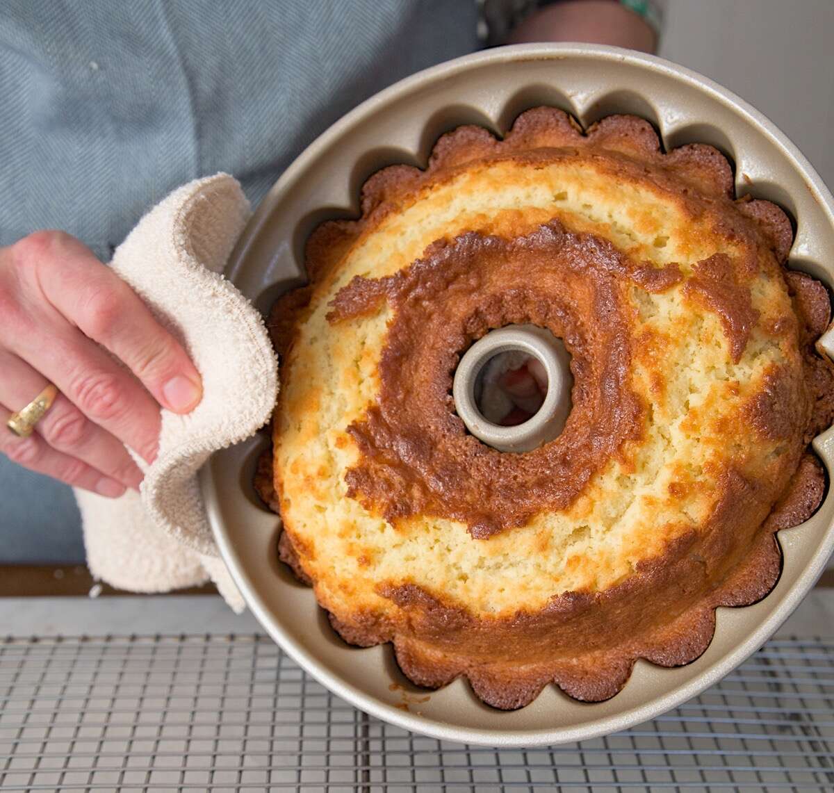 How-To-Prevent-Casting-Cake-From-Stick Via @kingarthurflour