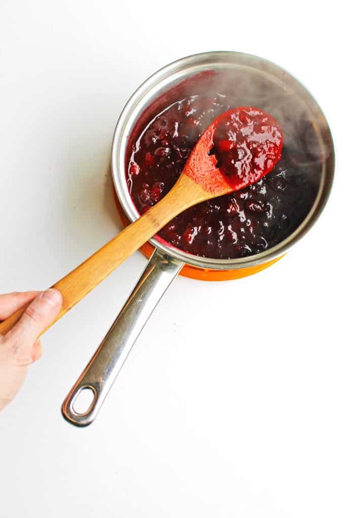 cook homemade cranberry sauce