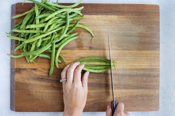 Many green beans have been prepared and boiled.