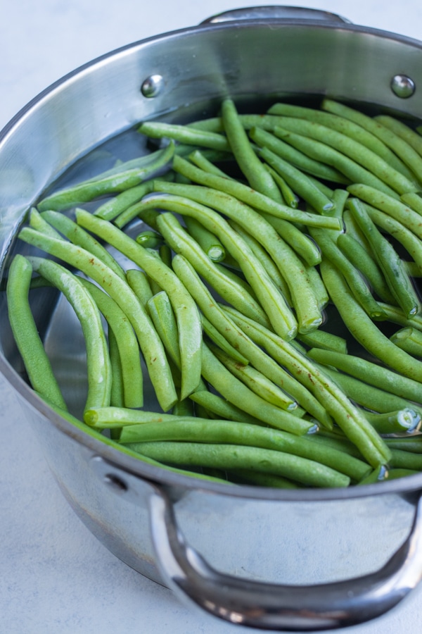 Green beans put in a pot of water.