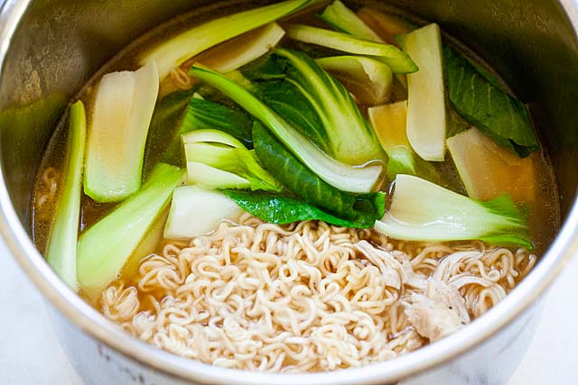 Cooking ramen noodles in an Instant Pot.