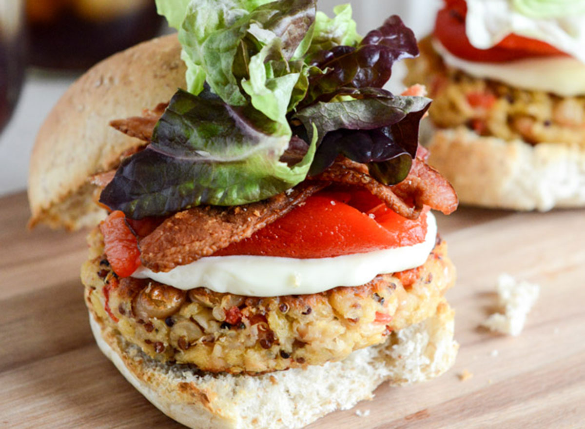 roasted red pepper quinoa burgers