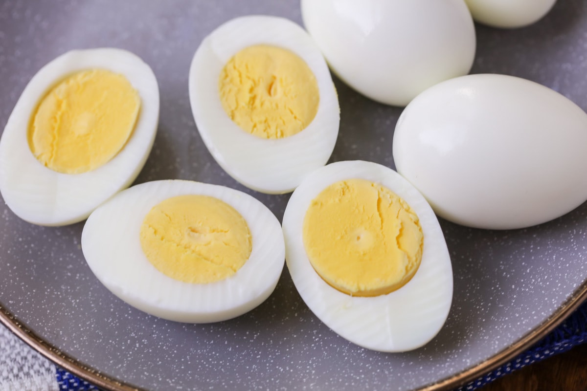 How to perfectly boil eggs - in water in a pot