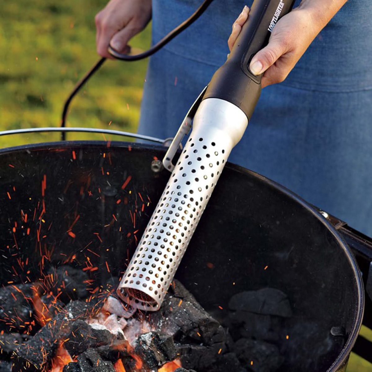 Using an electric starter on a charcoal grill