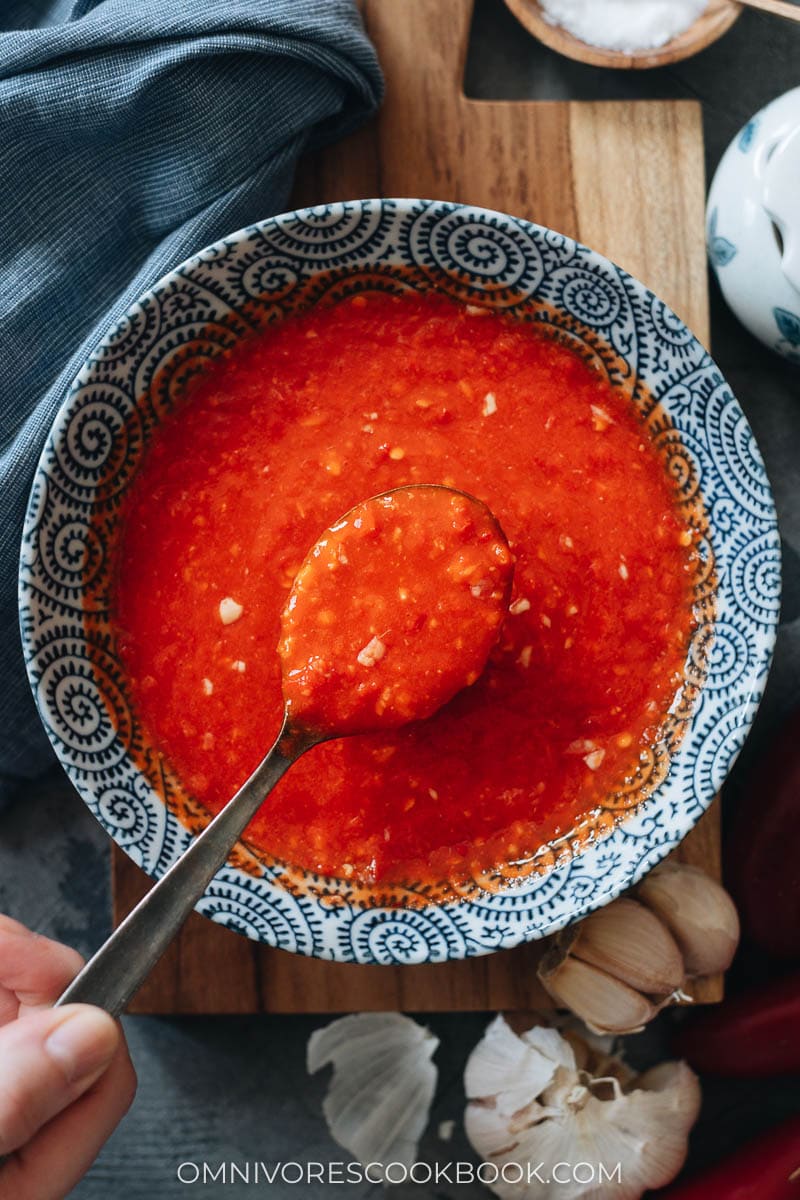 Spoon garlic chili sauce