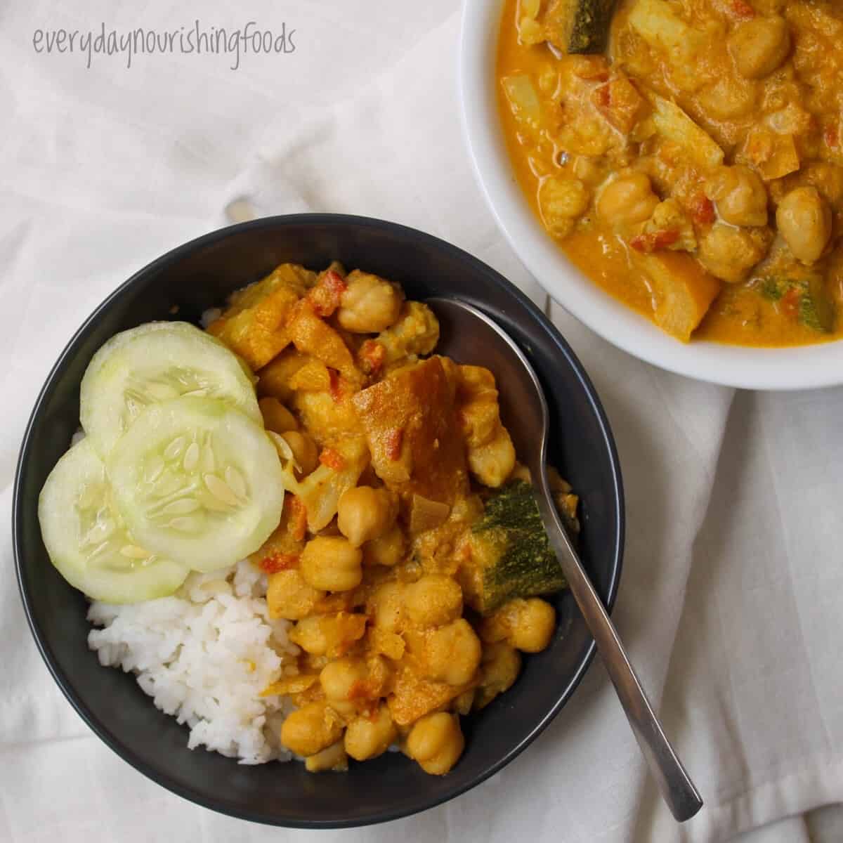 Instantly cook vegetable curry in a bowl with rice