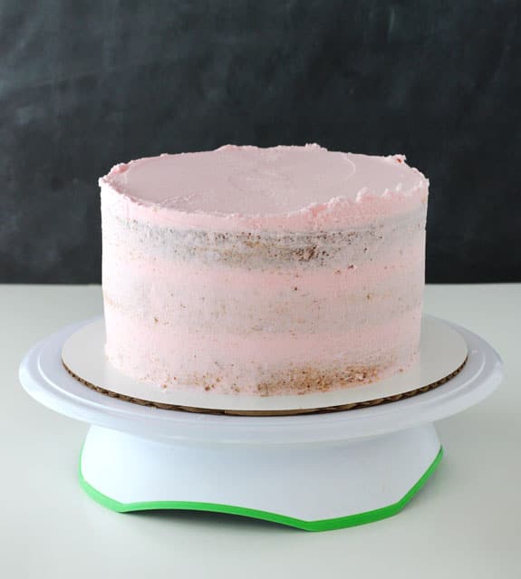 Tutorial - How to frost a perfectly smooth cake with buttercream icing! Images and animated gifs with detailed instructions!