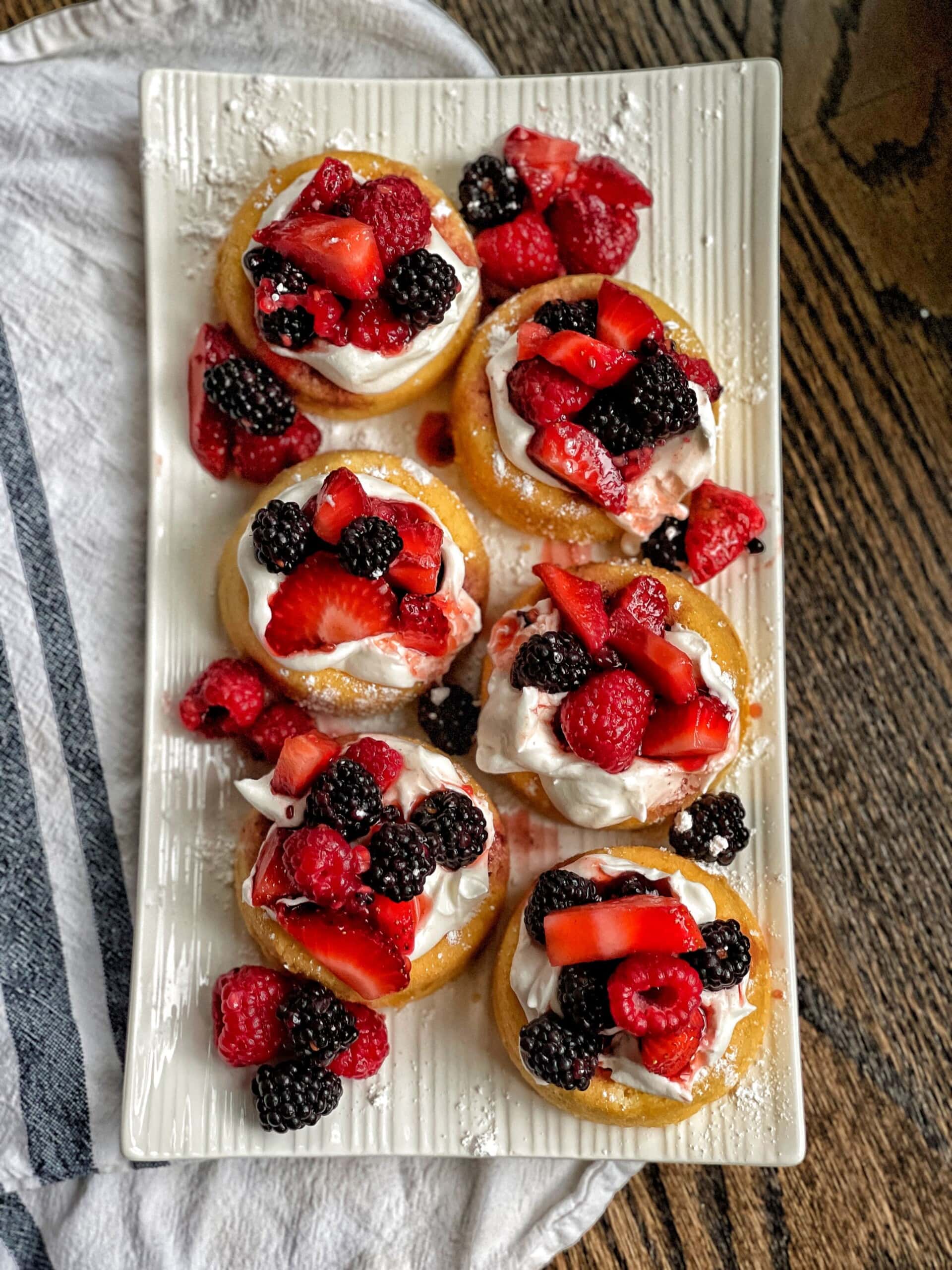 Dessert shell with mixed strawberries