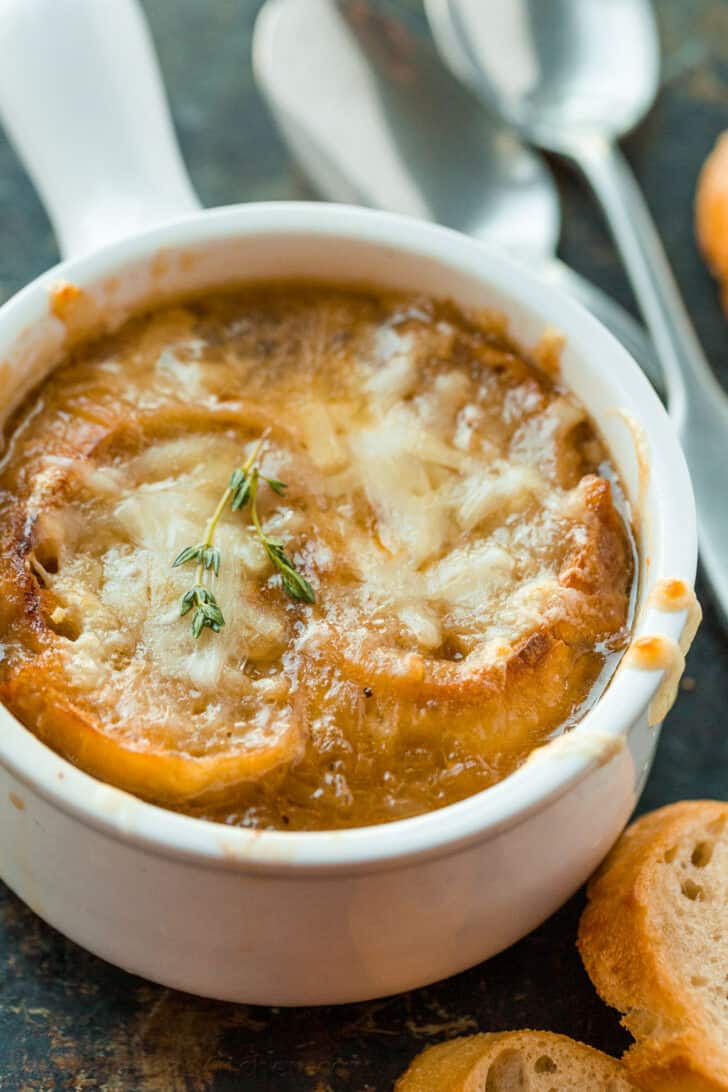 Onion soup with toast and thyme