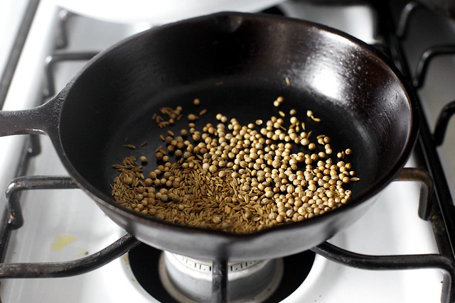 grilled coriander and dill seeds