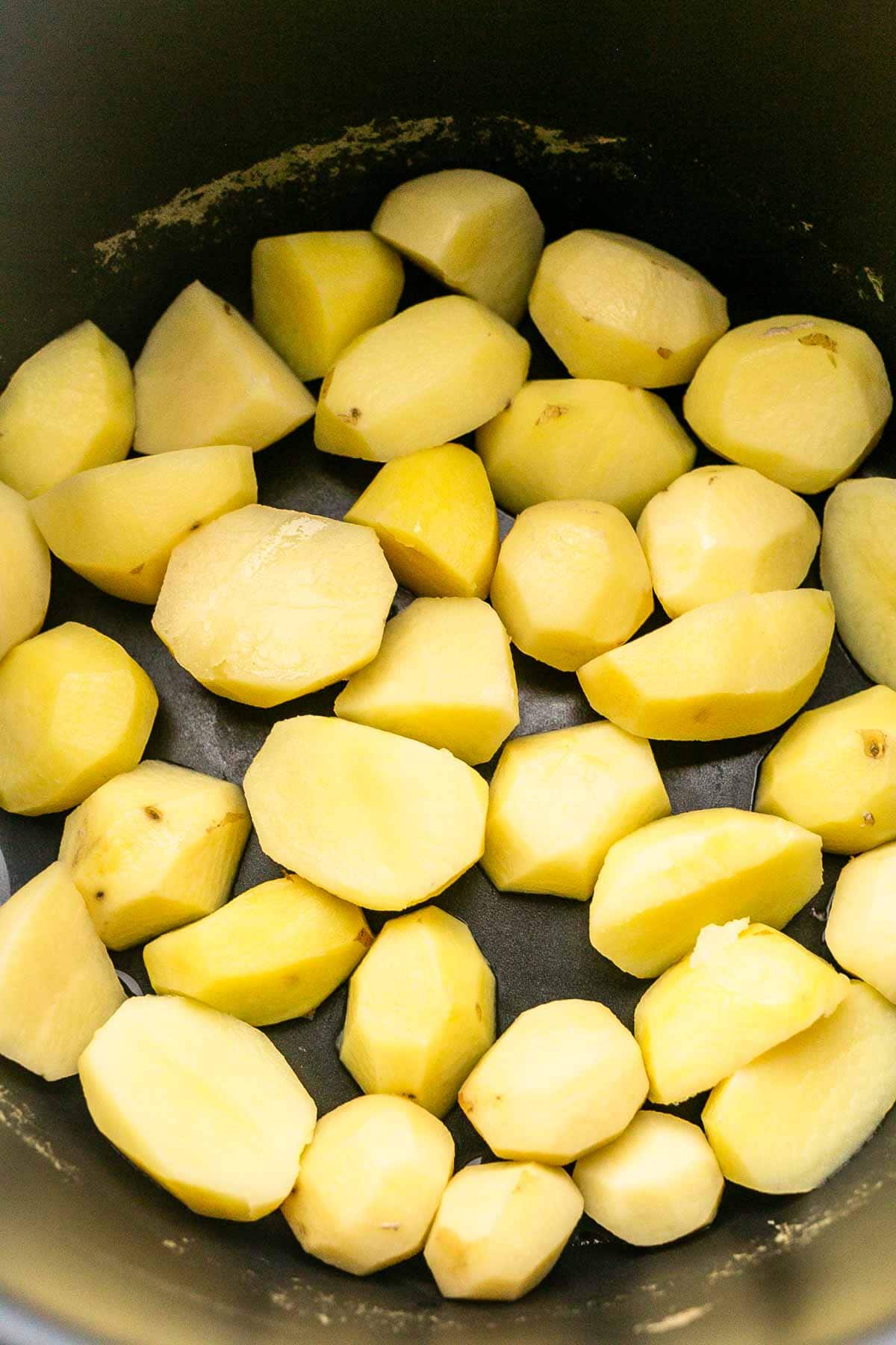 Get perfectly boiled potatoes every time? Make these instant boiled potatoes! In less than 15 minutes, you have soft, steamed, and spongy potatoes on the table. So if you need boiled potatoes, get your Instant Pot, Crock-Pot Quick Cooker or Pressure Cooker. Want to try? Visit takeoutfood.best for full recipe