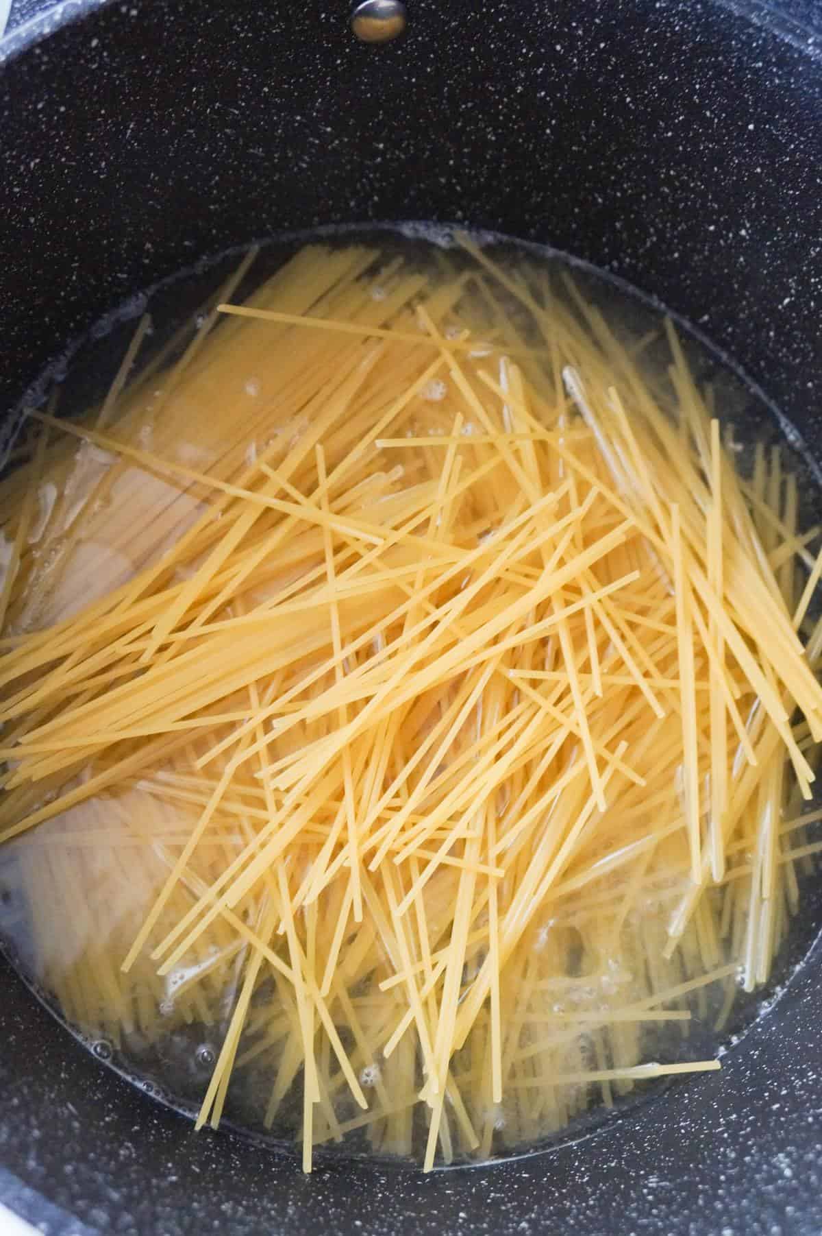 spaghetti in the pot