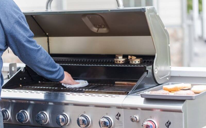 Maintenance tips for gas grills