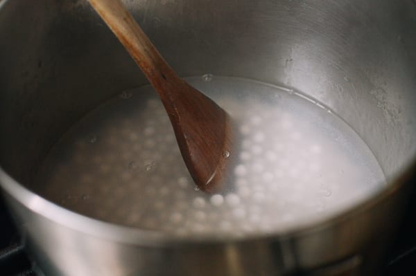 Stir tapioca pearls in boiling water, takeoutfood.best