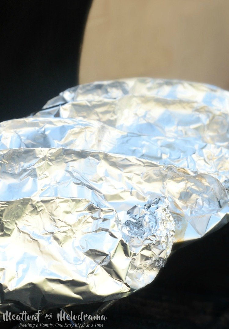 aluminum foil wraps corn ears on the cob on the grill