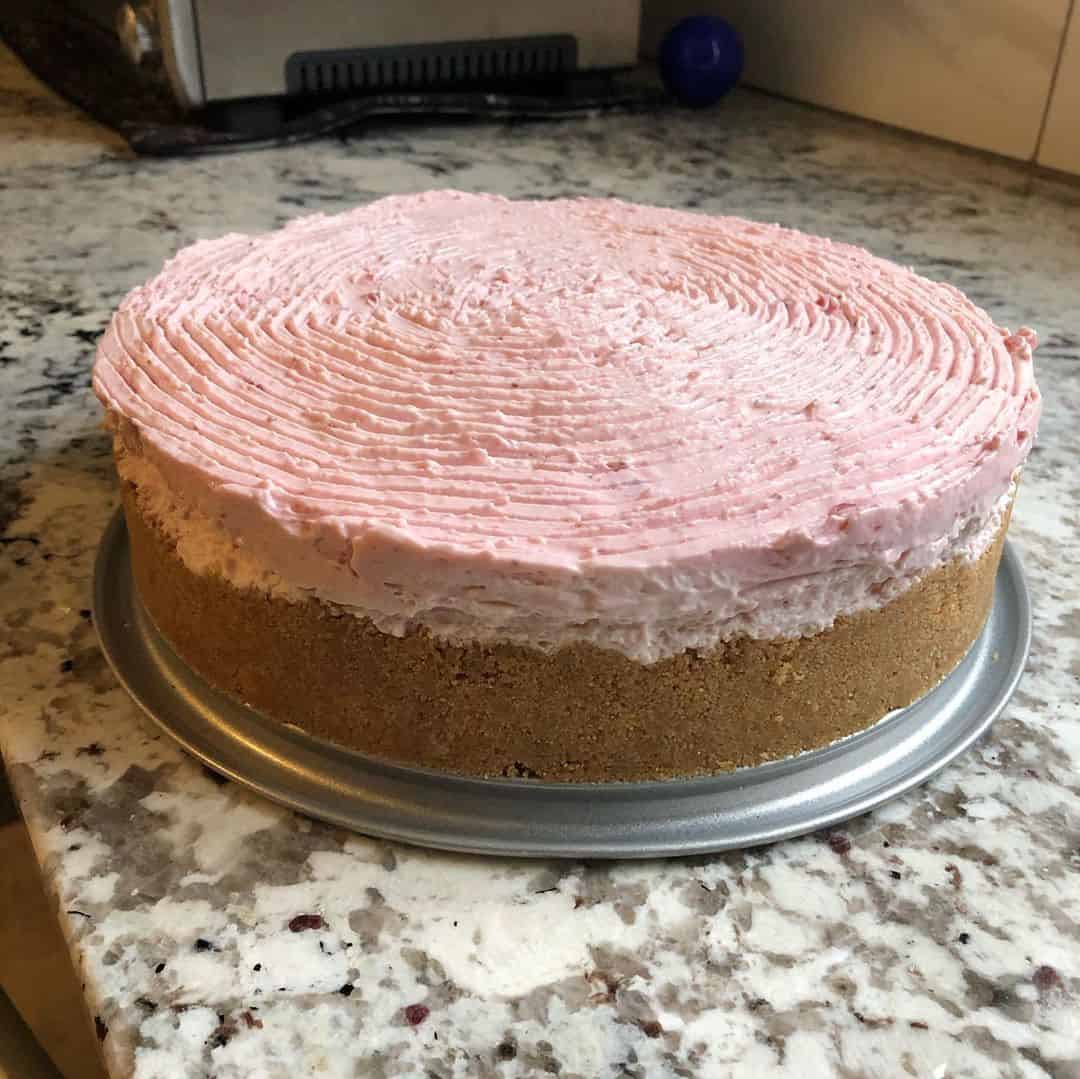 How to get the cake out of the pan when it's stuck?