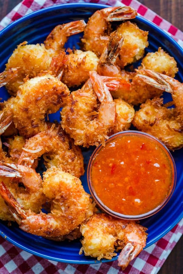 Serve shrimp to a plate with sweet chili sauce