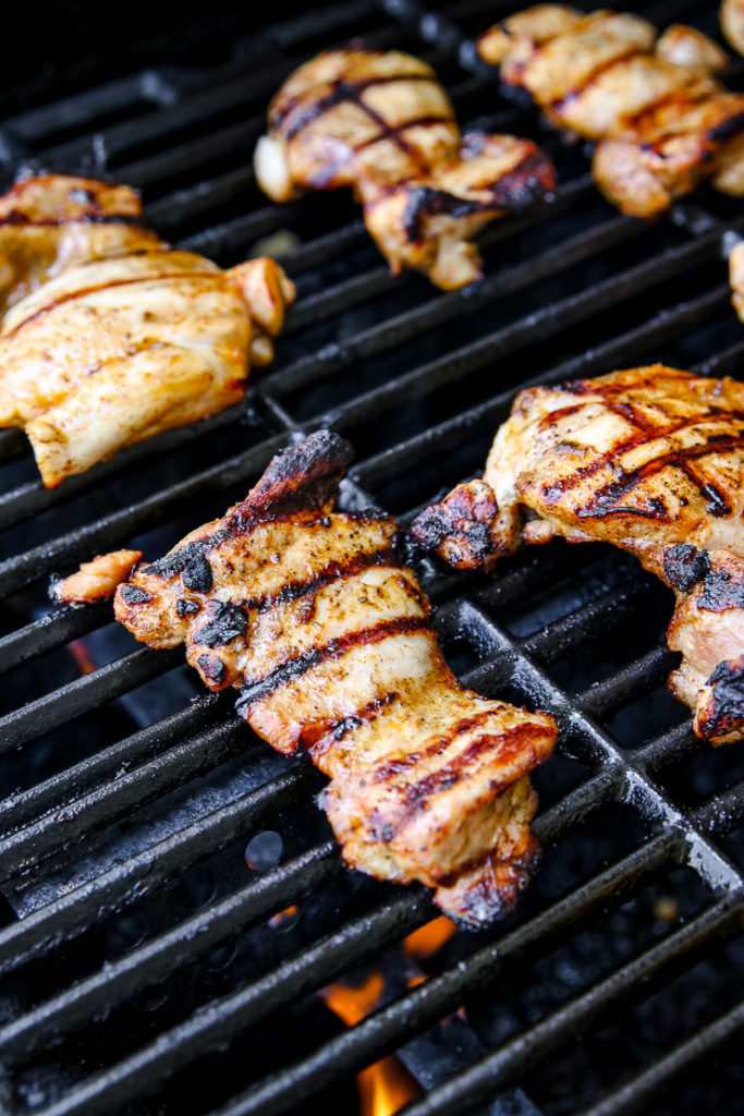 Sliced ​​grilled boneless chicken thighs