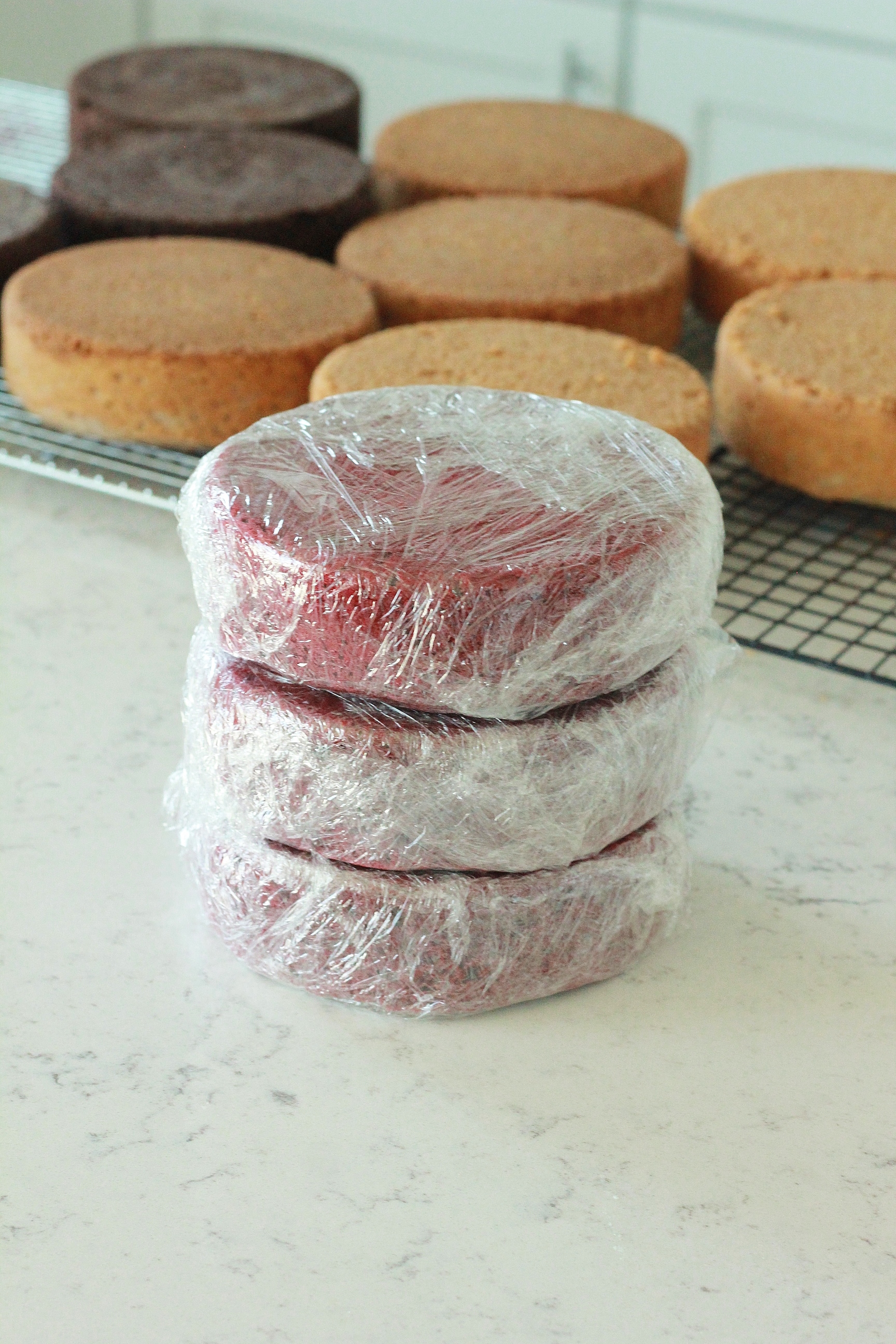 How to store cakes before freezing