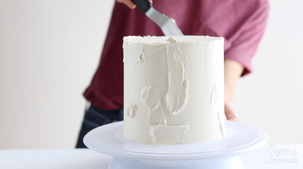 Cake decorating tips to frost a cake