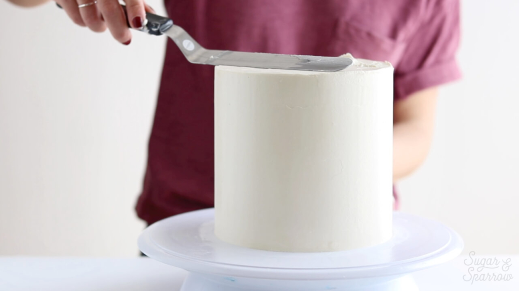 How to get buttercream cakes with sharp edges