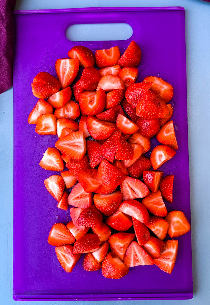 sliced ​​strawberries on a cutting board