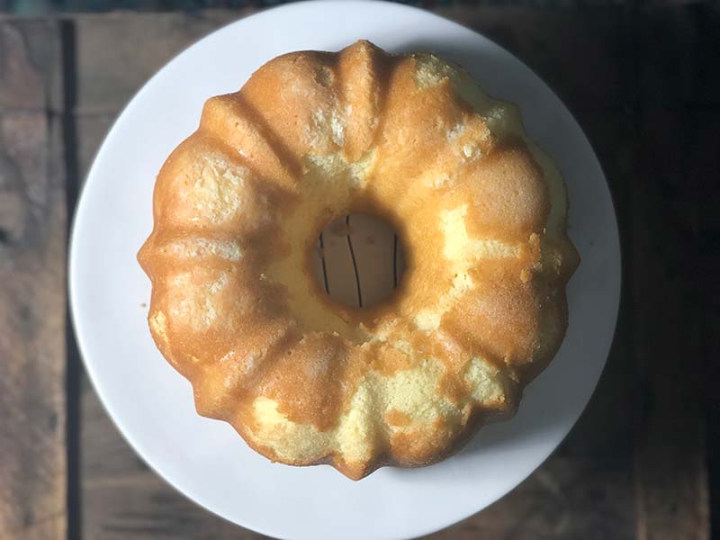 Do not coat the pan with flour or sugar if you want the perfect sponge cake.