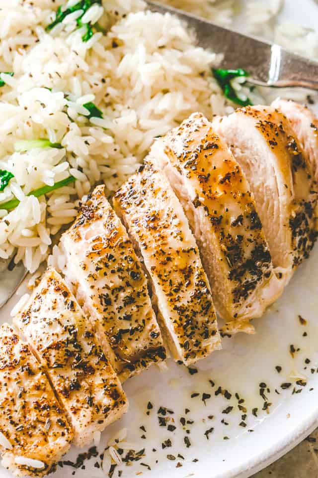 Place the grilled chicken on a plate.