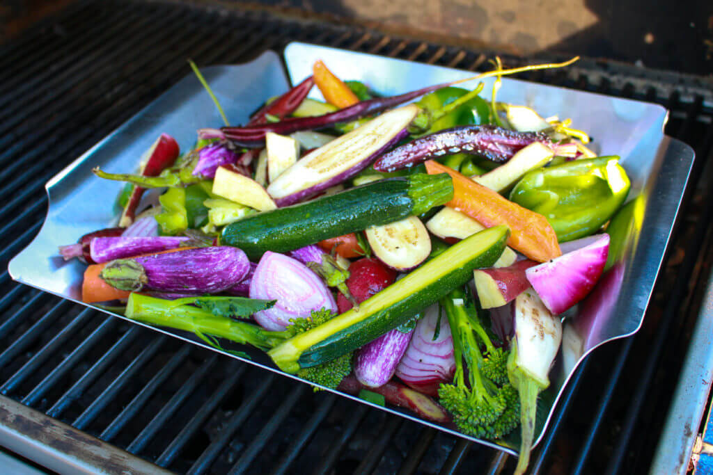 How to grill vegetables in a basket