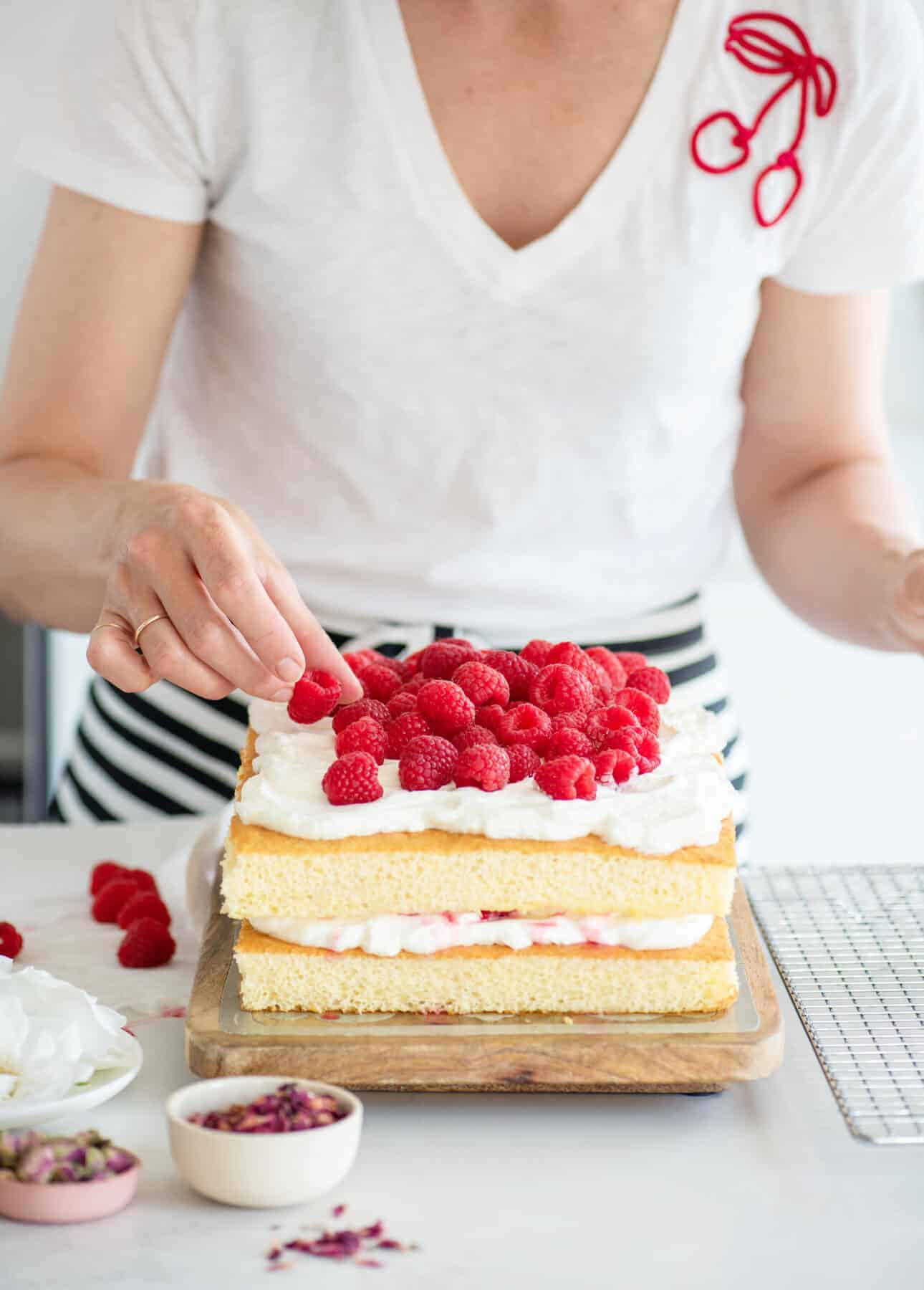 Easy, versatile layered cake // takeoutfood.best