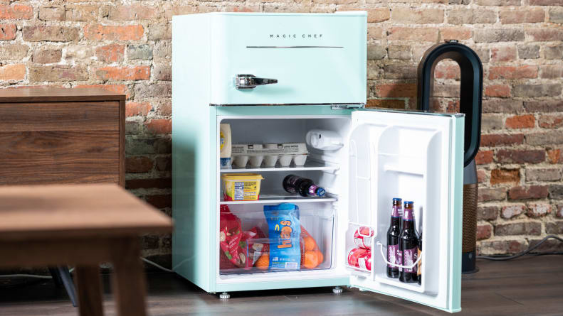 This fridge really shines thanks to its large freezer compartment, where you have enough room for a quart of ice cream and bags of frozen fruit.