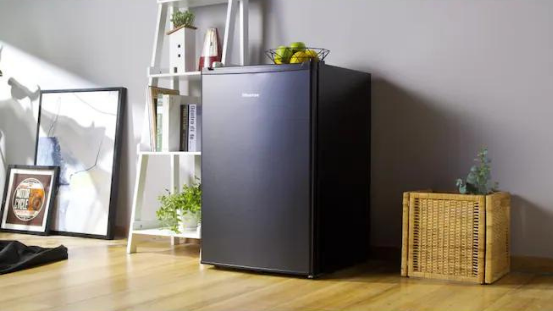 Hisense has a 4.5-star rating from reviewers who love this model for its crisp storage and temperature that will keep all your groceries long.