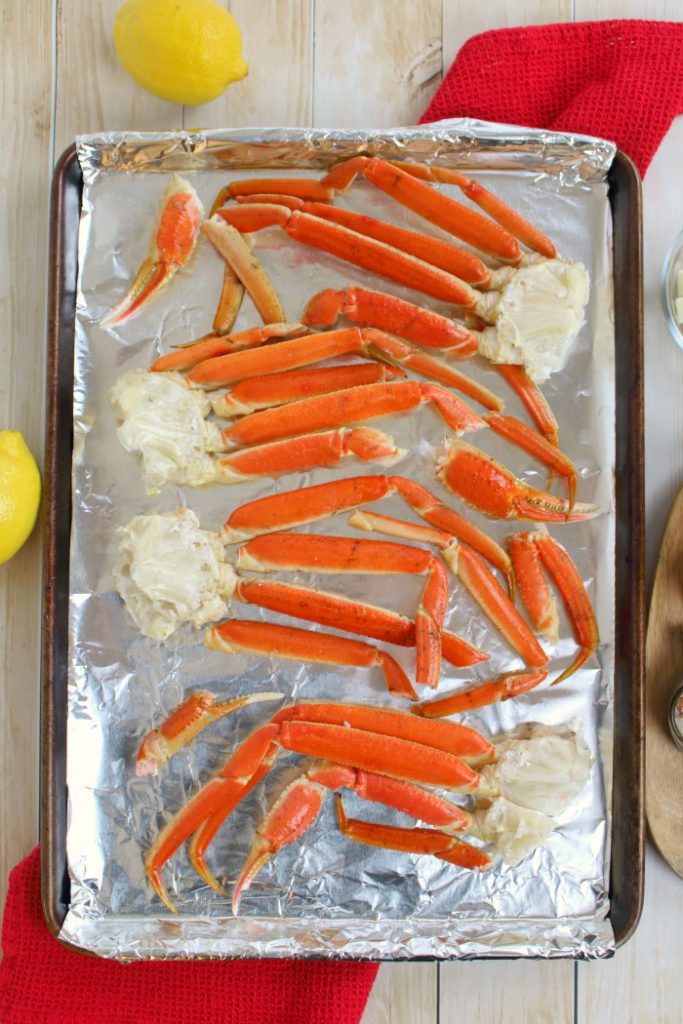 Want to know how to make Snow Crab Legs in the oven? With just 5 ingredients from ALDI, this Simple Oven Baked Snow Crab Legs recipe is quick and easy. Perfect for your holiday parties and dinners!