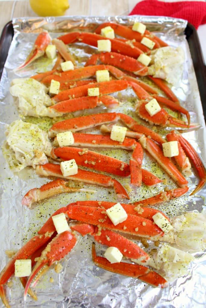 Want to know how to make Snow Crab Legs in the oven? With just 5 ingredients from ALDI, this Simple Oven Baked Snow Crab Legs recipe is quick and easy. Perfect for your holiday parties and dinners!