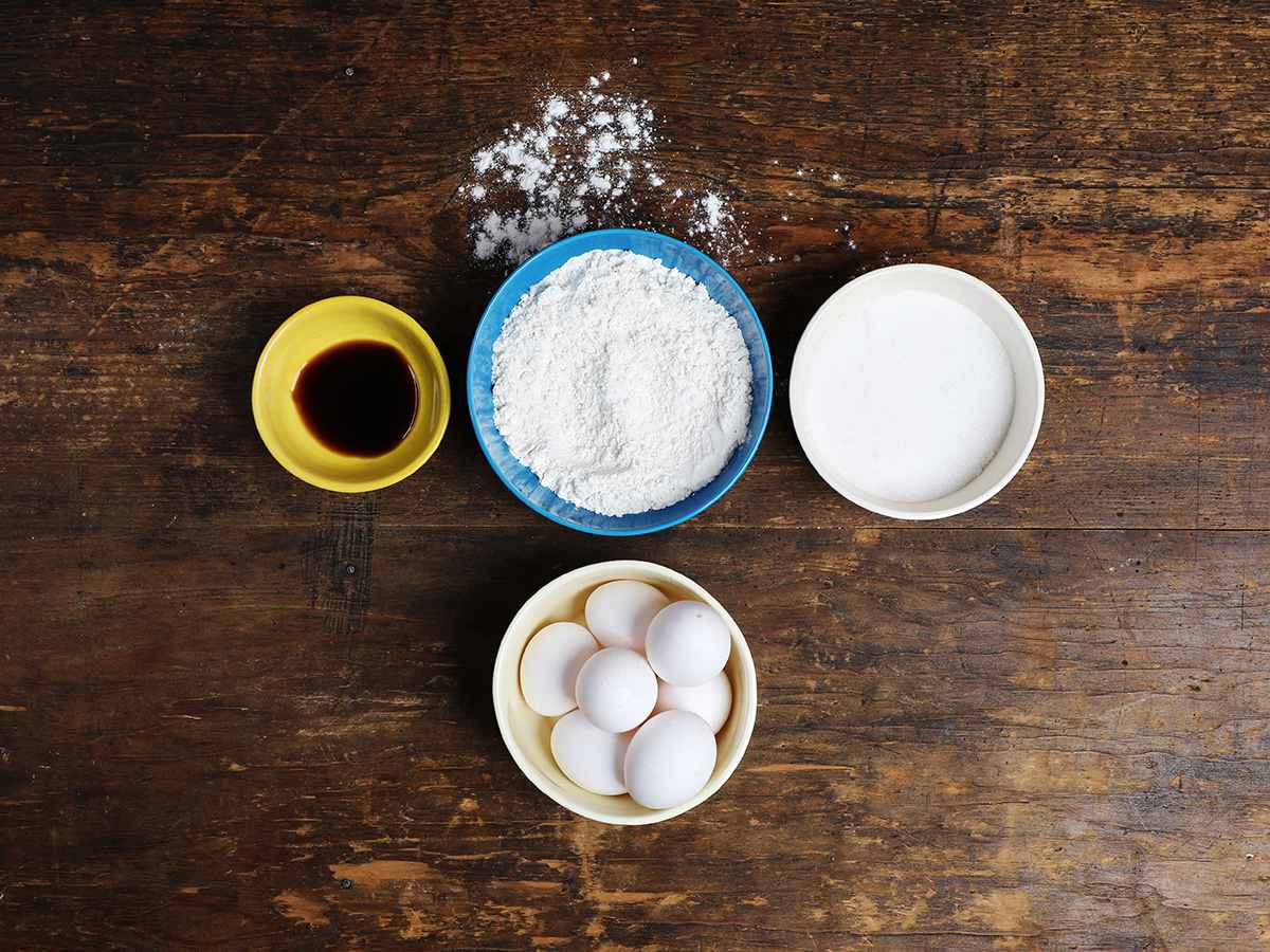 Eggs, flour, sugar, vanilla in bowls