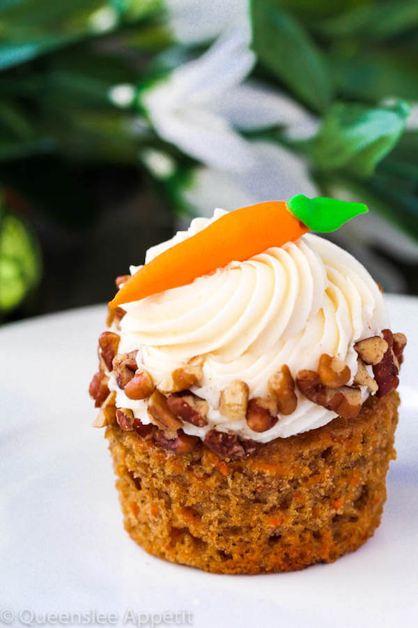 How to decorate carrot cake