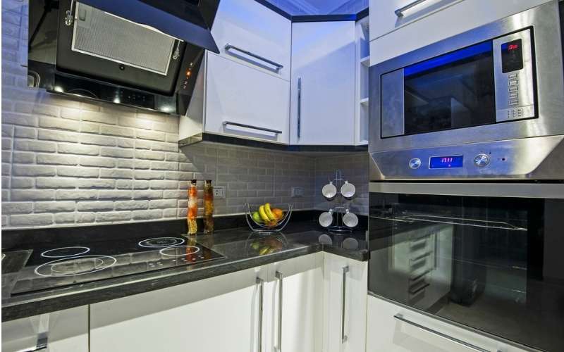 where to place a small kitchen microwave 1