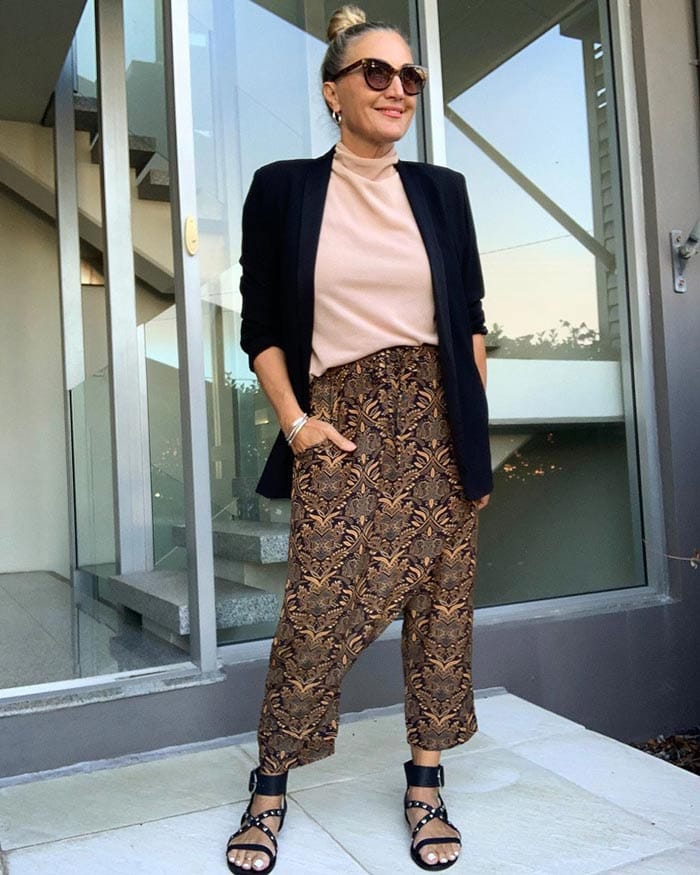 Melinda wears silk blend pants | topqa.info