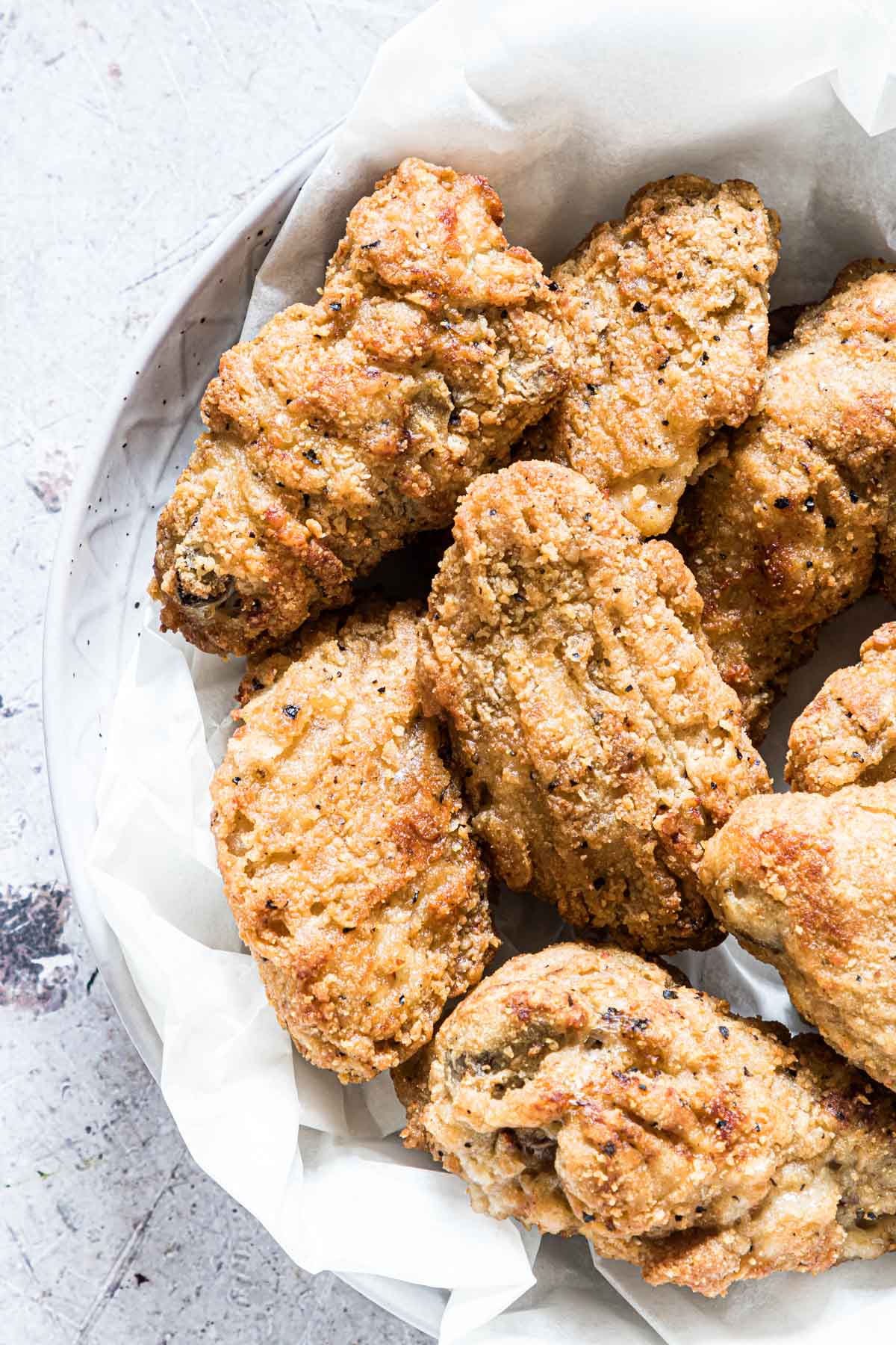 Close crispy chicken wings in a plate