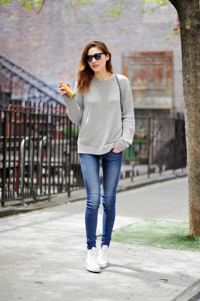 white converse high waisted jeans sweater