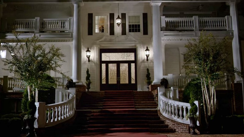 Outdoor Greenleaf House filming location at night